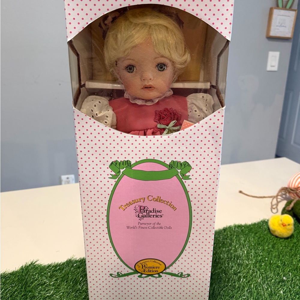 Treasury Collection Paradise Galleries Rose‎ Kiss Collectible Porcelain Doll New